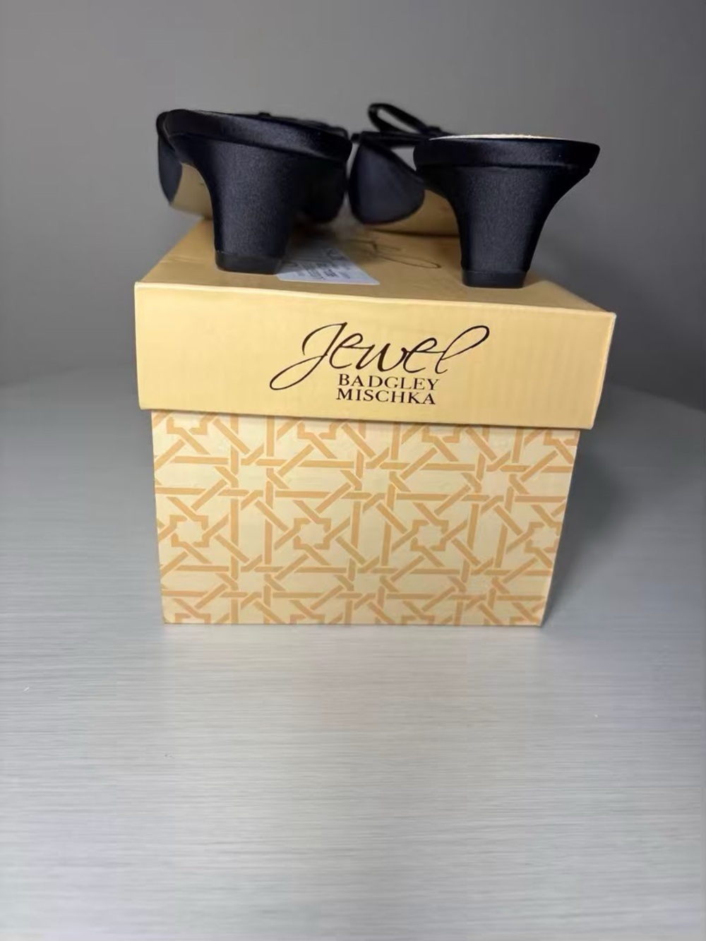 Jewel Badgley Mischka Felisha Black
Satin Bow Kitten Heel Sandals Size 7 NIB - Picture 6 of 8